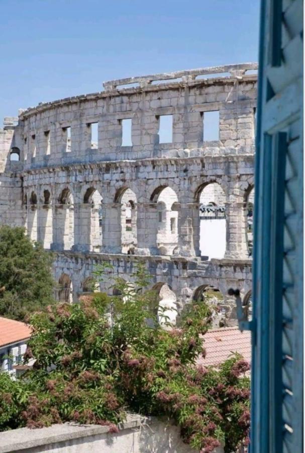 Spectacular View Of The Colloseum Пула Екстериор снимка